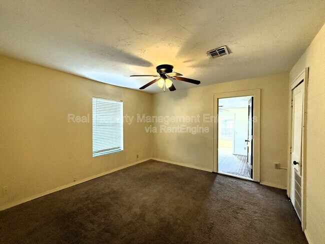 Building Photo - 1800 SW 15th St