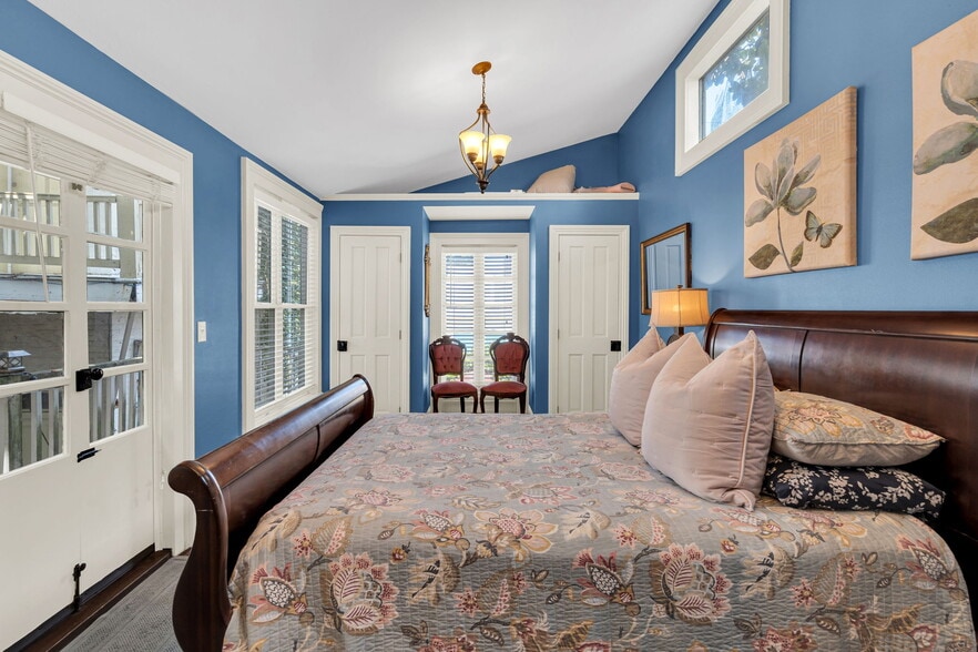 Building Photo - 1839 Esplanade Ave