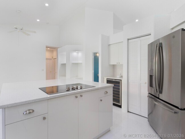 Building Photo - 5279 Brookview Dr