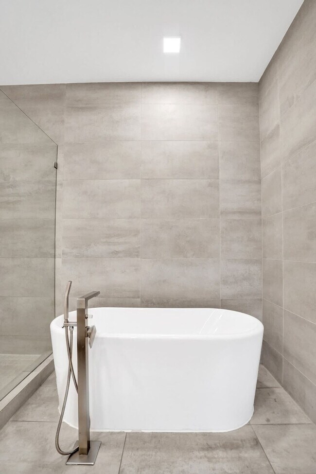 Building Photo - 1220 17th St