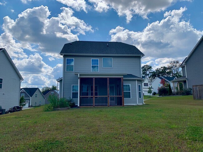 Building Photo - AMAZING LOCATION, Fantastic 4 Bed Home, in...