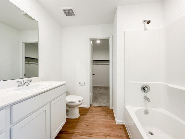 Building Photo - 1480 Las Cuevas Dr