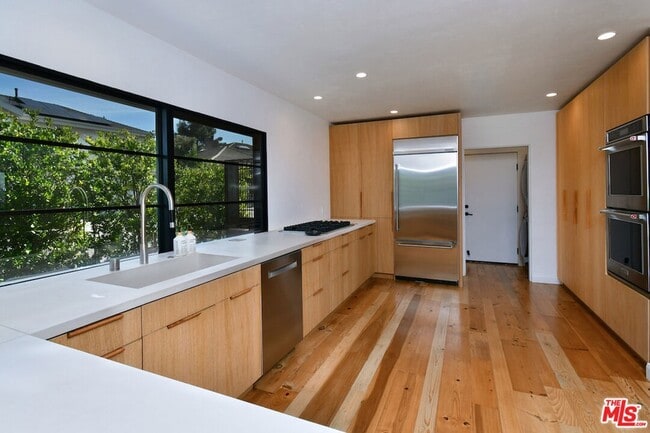 Building Photo - 2145 Linda Flora Dr