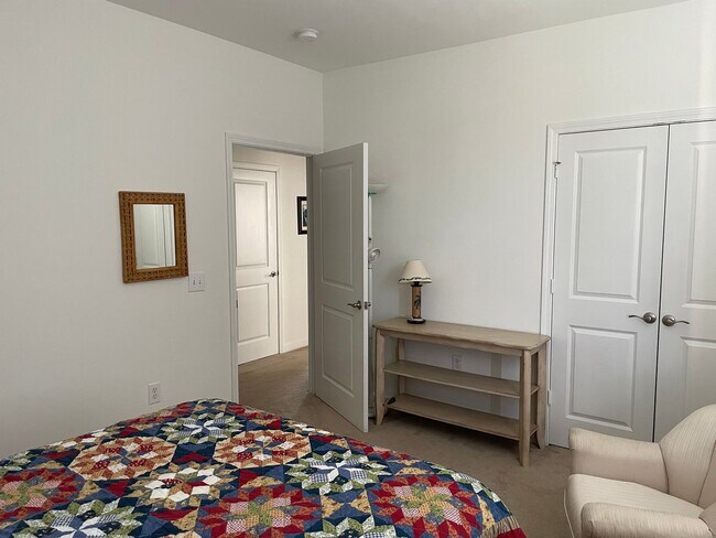 Building Photo - 395 S Crow Creek Dr