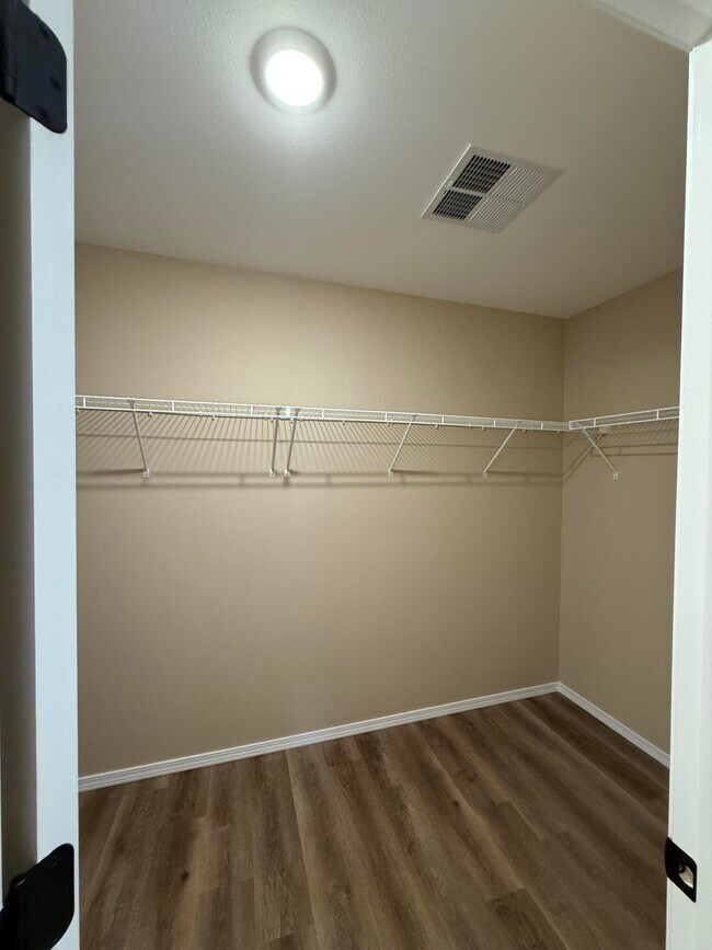 Building Photo - 202 Ruby Ln