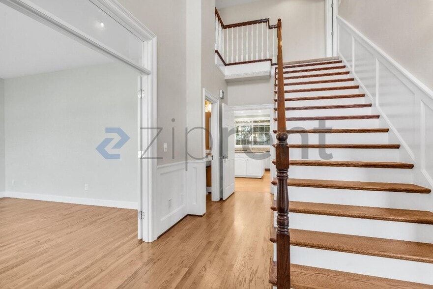 Building Photo - 17615 SE 35th St