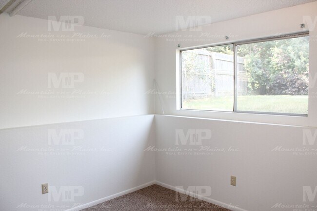 Building Photo - 1205 Fuqua Dr