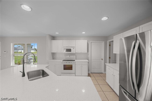 Building Photo - 915 NE 10th Ln