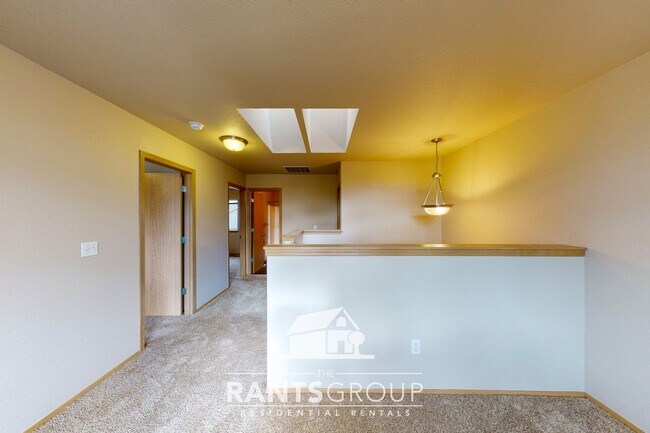 Building Photo - Great Location! Easy JBLM Commute!