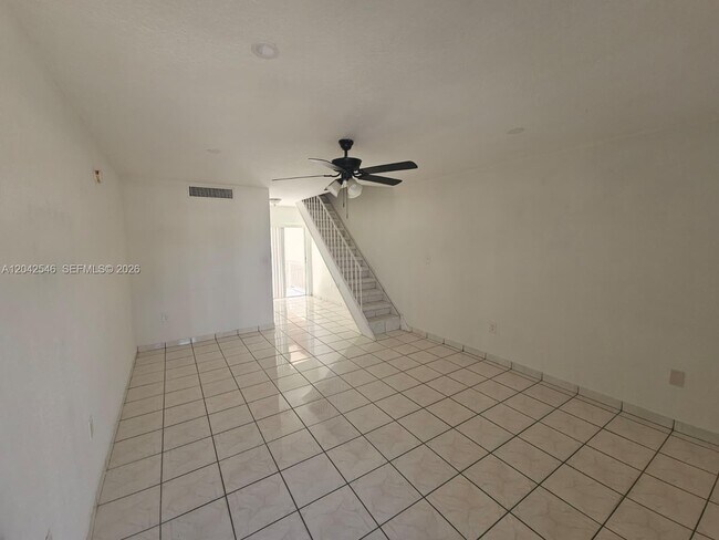 Building Photo - 1560 W 46th St