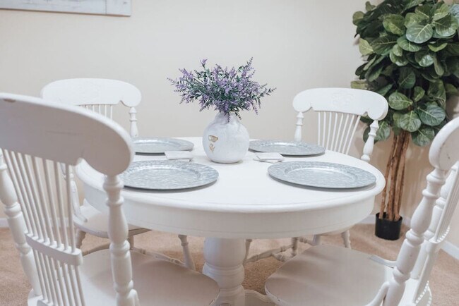 Building Photo - 722 Liberty Bell Blvd