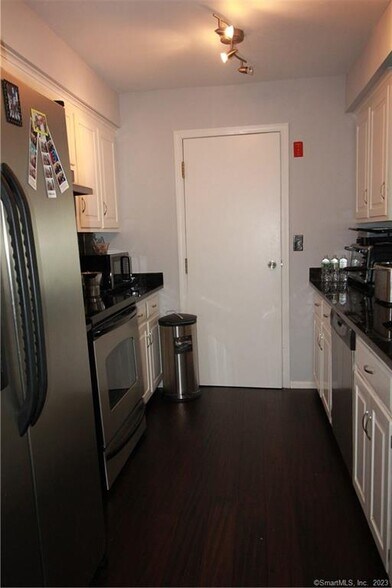 Galley Kitchen - 183 Livingston Pl