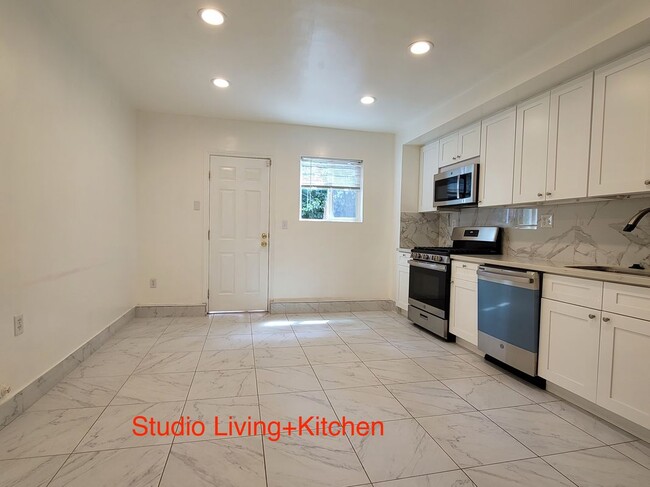 Building Photo - 175 Masters Ave