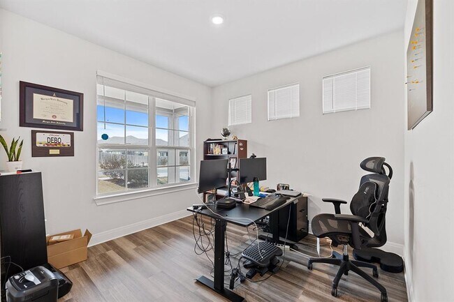 Building Photo - 2117 Prairie Oaks Dr