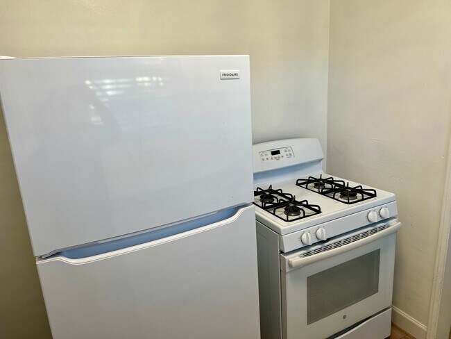 Building Photo - North Park Downstairs One Bedroom Apartmen...