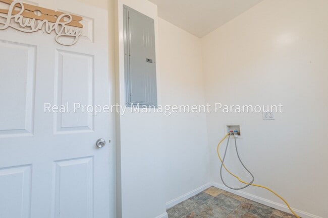 Building Photo - 3248 W 111th St