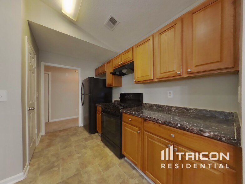 Building Photo - 172 Greystone Cir