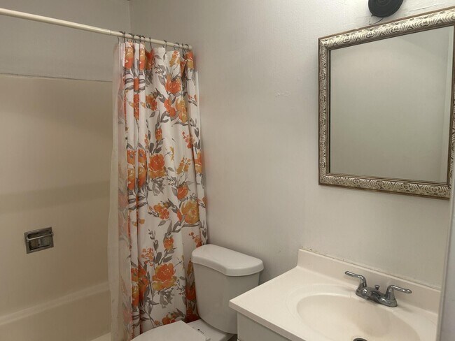 Building Photo - 227 Castlewood Dr