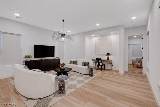 Building Photo - 779 Willits St