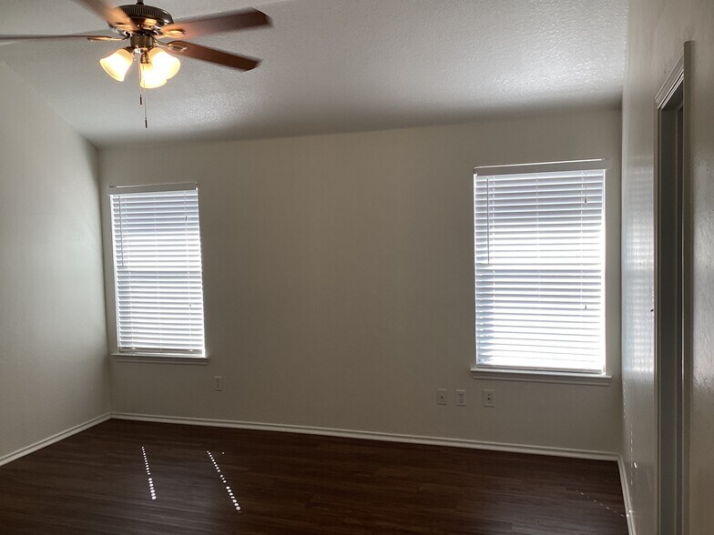 Building Photo - 1704 Gnu Gap