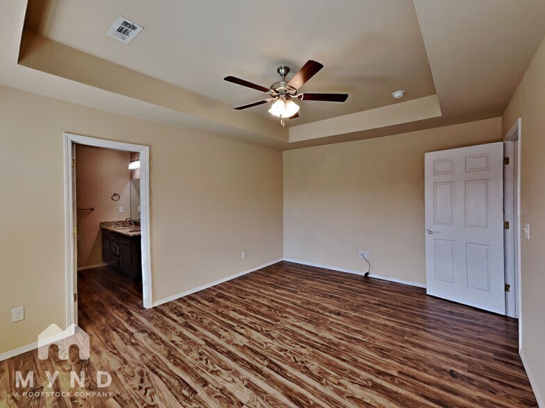 Building Photo - 2109 Cedar Cir