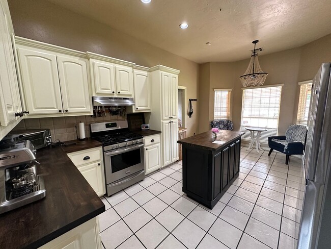 Building Photo - FOR RENT: Charming 4-Bedroom, 2-Bath Home ...
