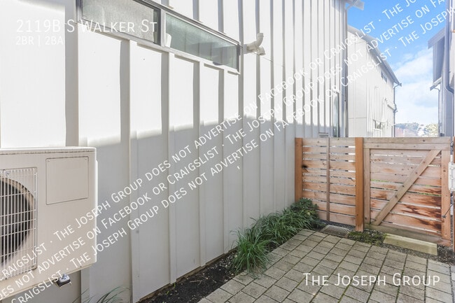 Building Photo - 2119B S Walker St-