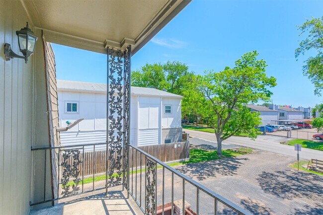 Building Photo - 5922 Fairdale Ln