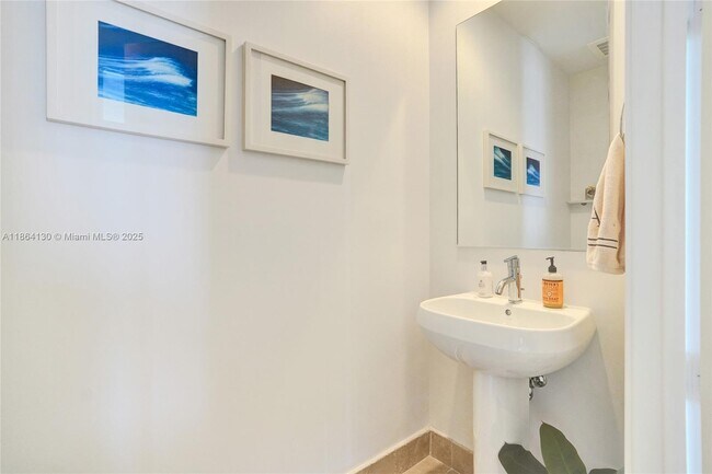 Building Photo - 18201 Collins Ave