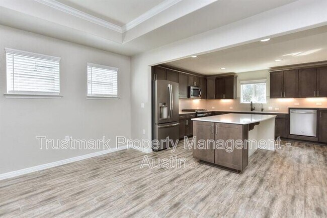 Building Photo - 220 Comal Ln