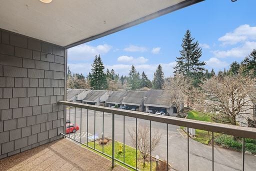 Building Photo - 13820 NE 65th St