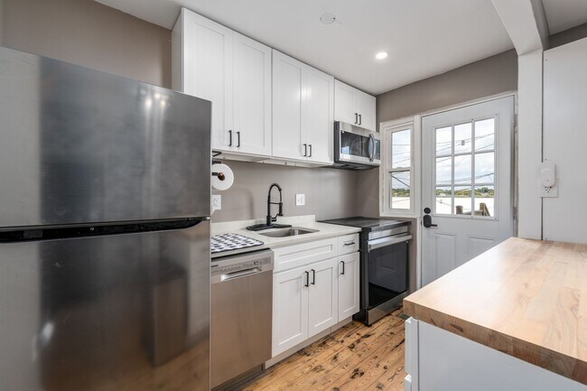 Building Photo - 1055 Parksley Ave