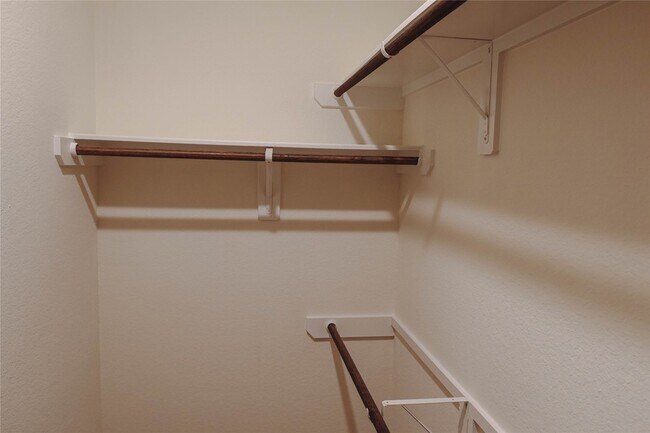 Building Photo - 3352 Vine Ter Trce