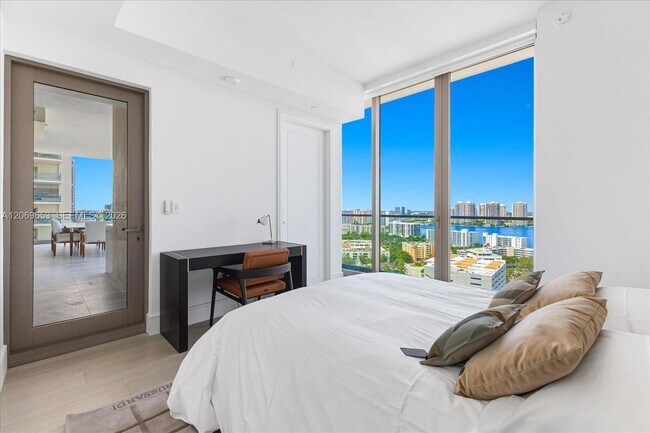 Building Photo - 17975 Collins Ave