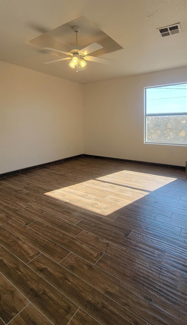 Building Photo - 3862 Van Ess Ct