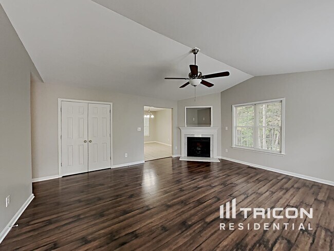 Building Photo - 3012 Brittany Dr