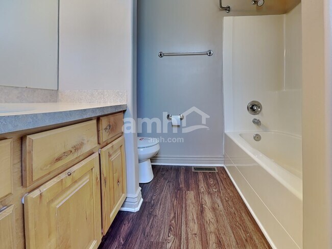 Building Photo - 934 E 490 N