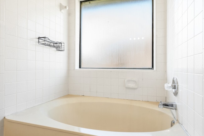 Building Photo - 605 Paintbrush Dr