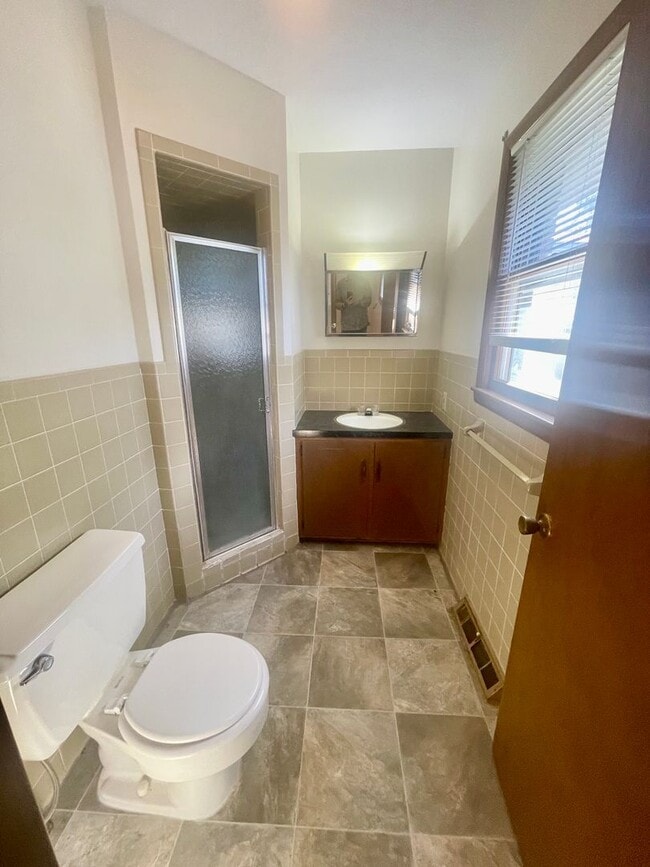 Building Photo - 3269 N Weller Ave