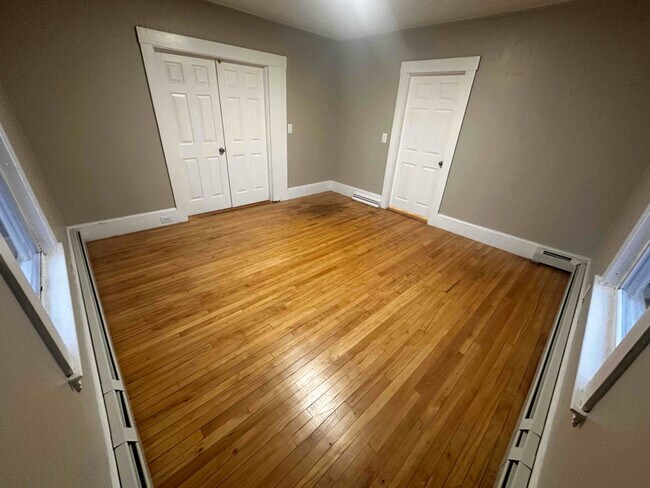 Building Photo - 12 Webster St