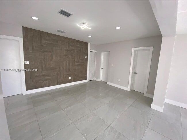 Building Photo - 1933 SW 17th Ct