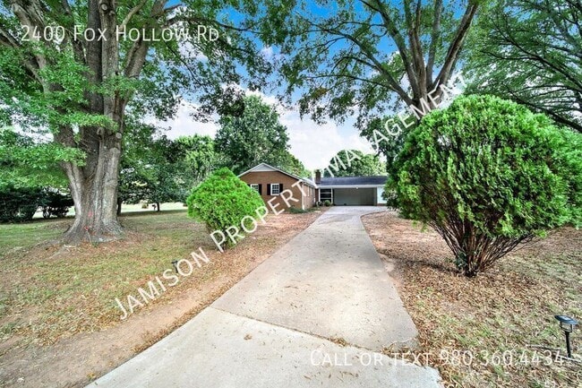 Building Photo - 2400 Fox Hollow Rd