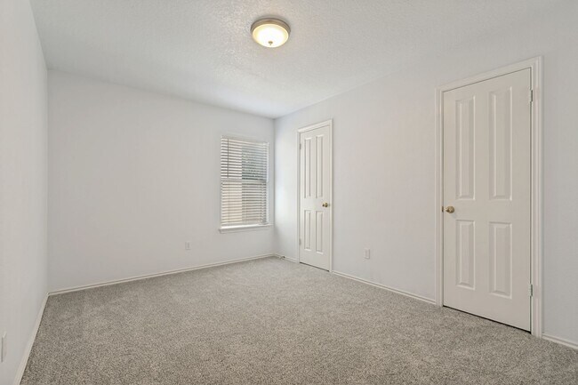 Building Photo - 3027 Fall Mist Dr