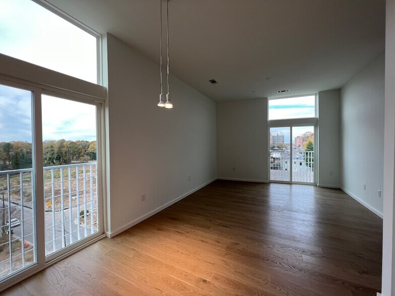 Living room - 600 S Duke St