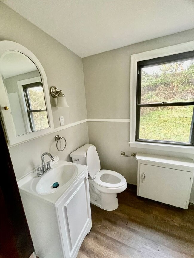 Building Photo - 3 Bed-1 Bath Turtle Creek PA