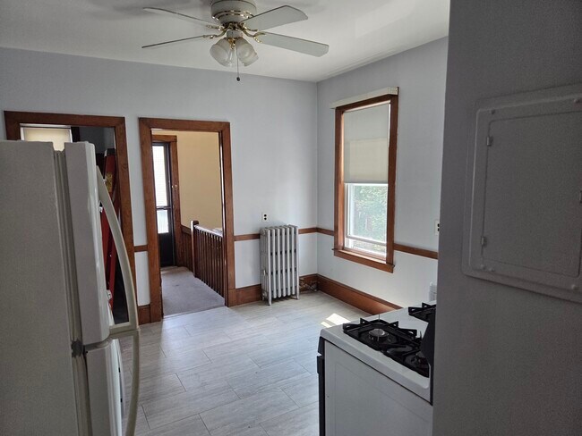 Building Photo - 87 Murdock St