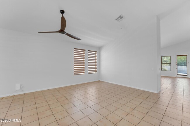 Building Photo - 13867 E Paradise Ln