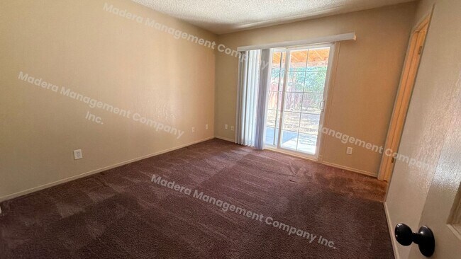 Building Photo - 4 bed/2 Bath - Available now