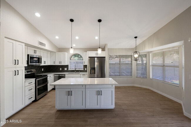 Building Photo - 5616 E Gelding Dr