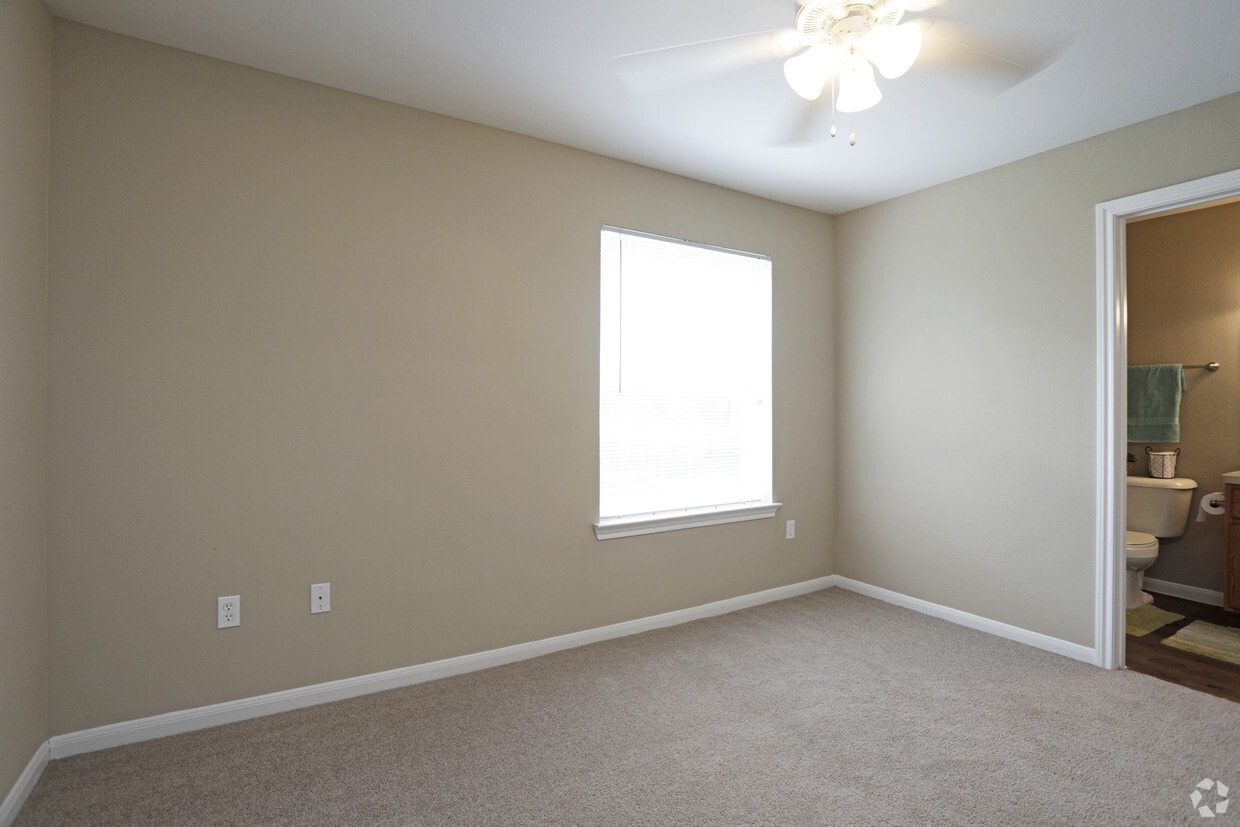 Timber Run Apartments Spring
